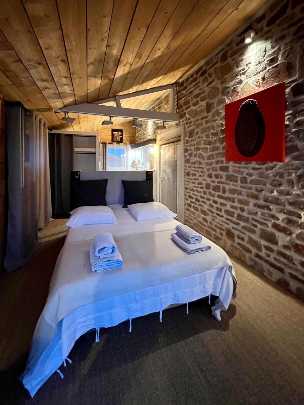 Galerie, Tumulus De La Hogue Hotel Fontenay-le-Marmion Ngoại thất bức ảnh